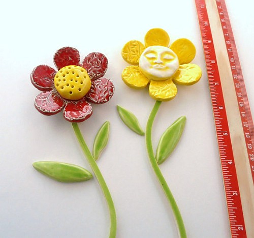 2 Flowers, red and yellow, with seperate stem and leaves