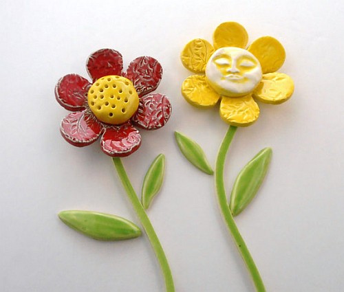 2 Flowers, red and yellow, with seperate stem and leaves